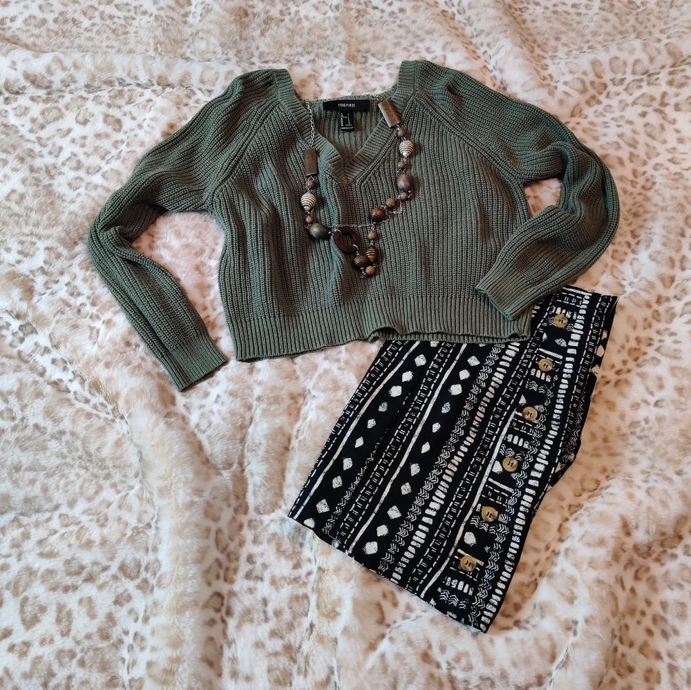 Forever 21 Cropped Gray & Green Sweater Bundle Size Small - Picture 2 of 8